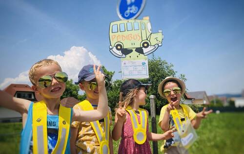 Le bus qui marche, cap sur l'école avec le Pedibus !