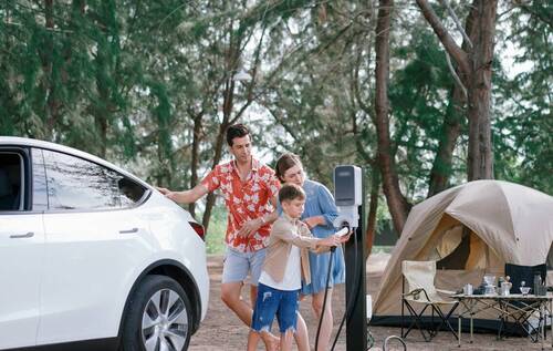 Voyager en voiture électrique : la check-list pour partir l’esprit léger